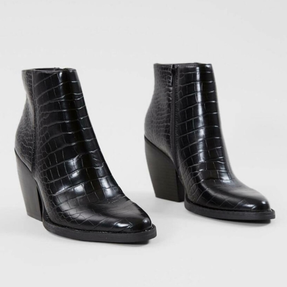 HP 😍Madden Girl Croc Print Booties 😍